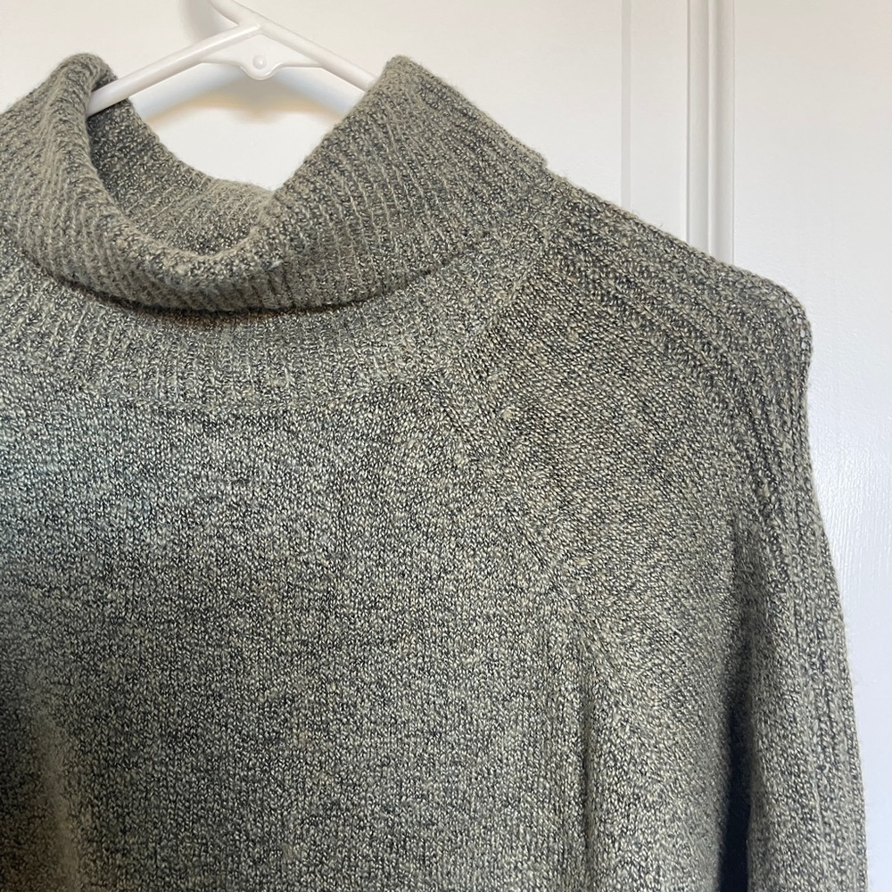 A NEW DAY Turtleneck Sweater Green